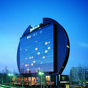 tl_files/Hotelfotos/Radisson Blu Frankfurt/300_Aussen_24_gross.jpg